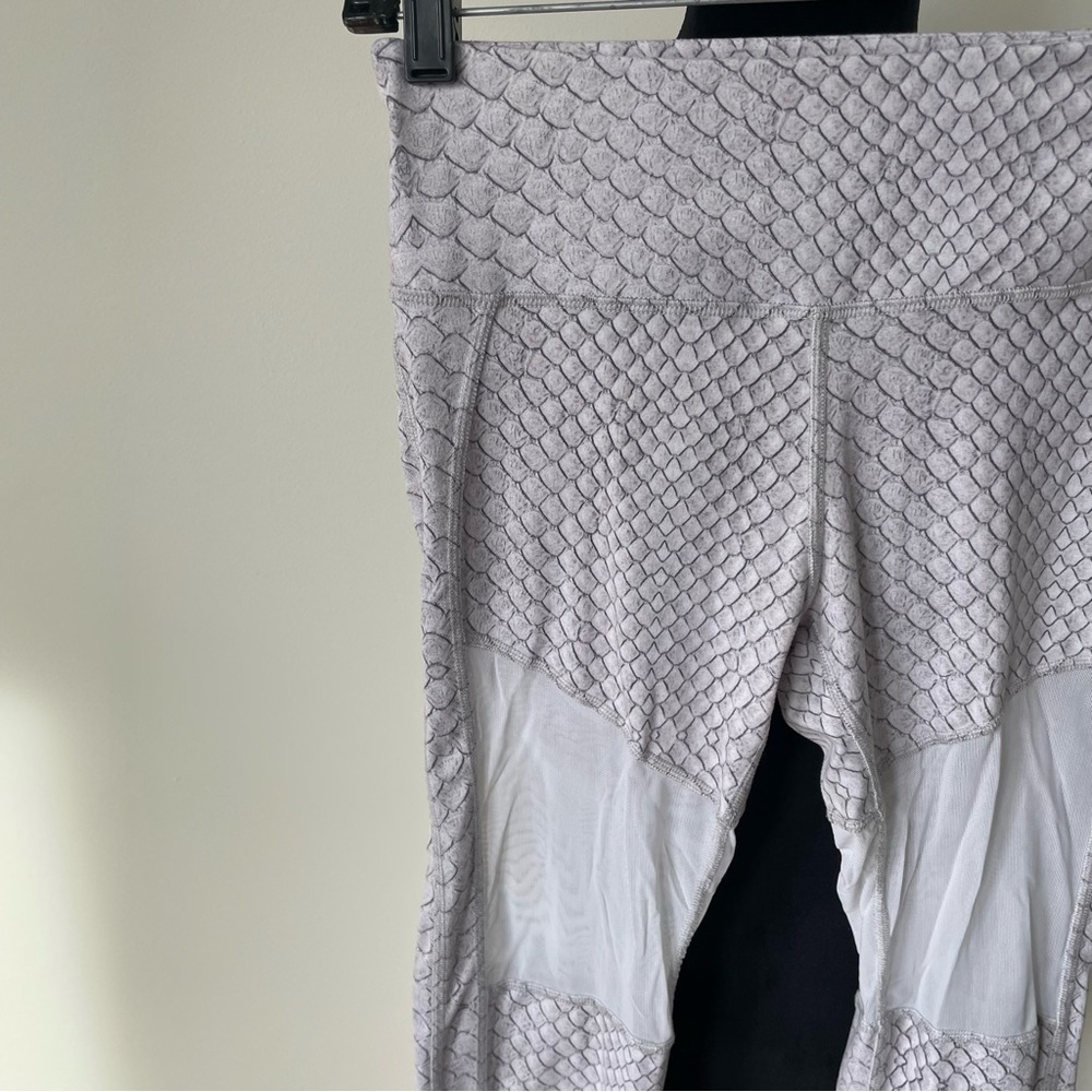Varley Gray Hillcrest Stirrup Python Snake Print Performance Leggings EUC Size S - Picture 5 of 9